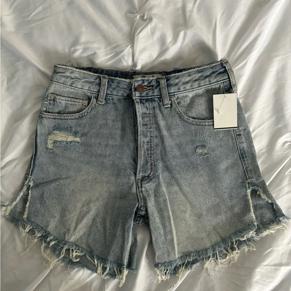 NWOT Free People distressed denim shorts. Size 24